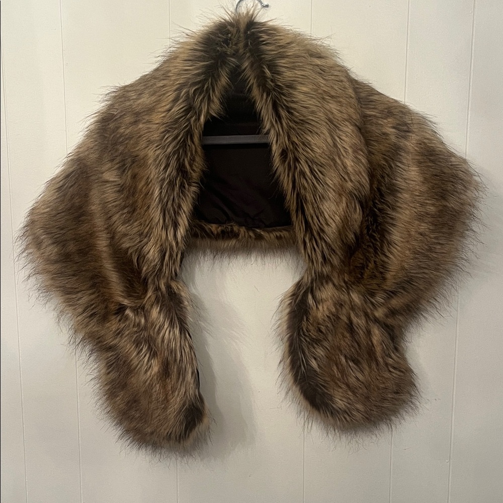 Faux Fur Shoulder Cape in Golden Brown